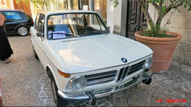 Bmw 2002 photo 2