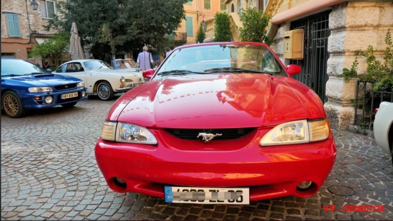 Ford Mustang photo 2