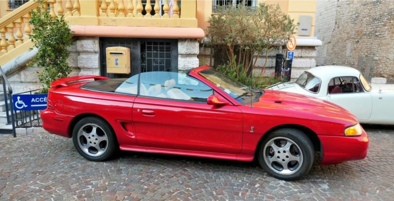 Ford Mustang photo 1