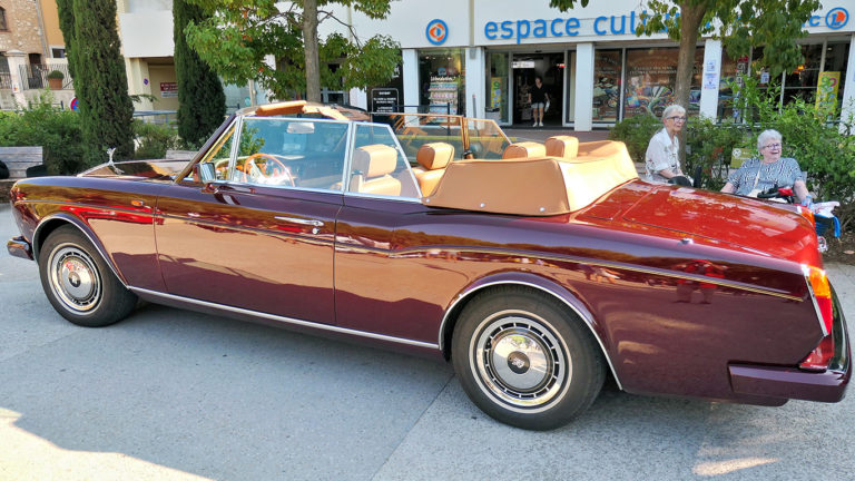 Rolls Royce Corniche photo 4
